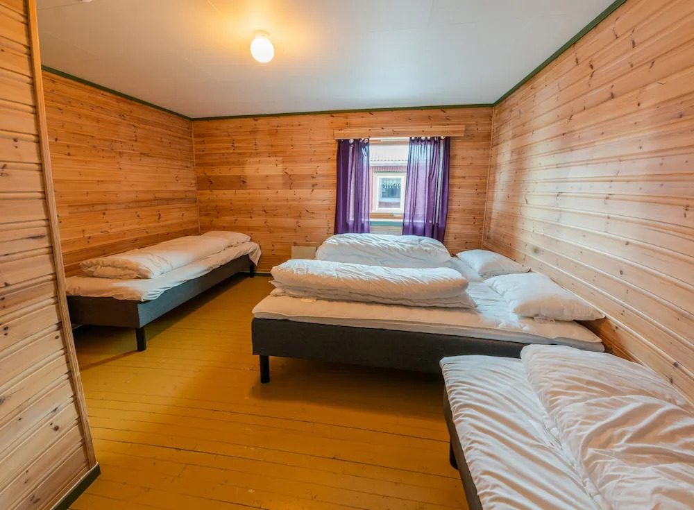 Lydersen Rorbuer Budget Hostel & Private Apartments