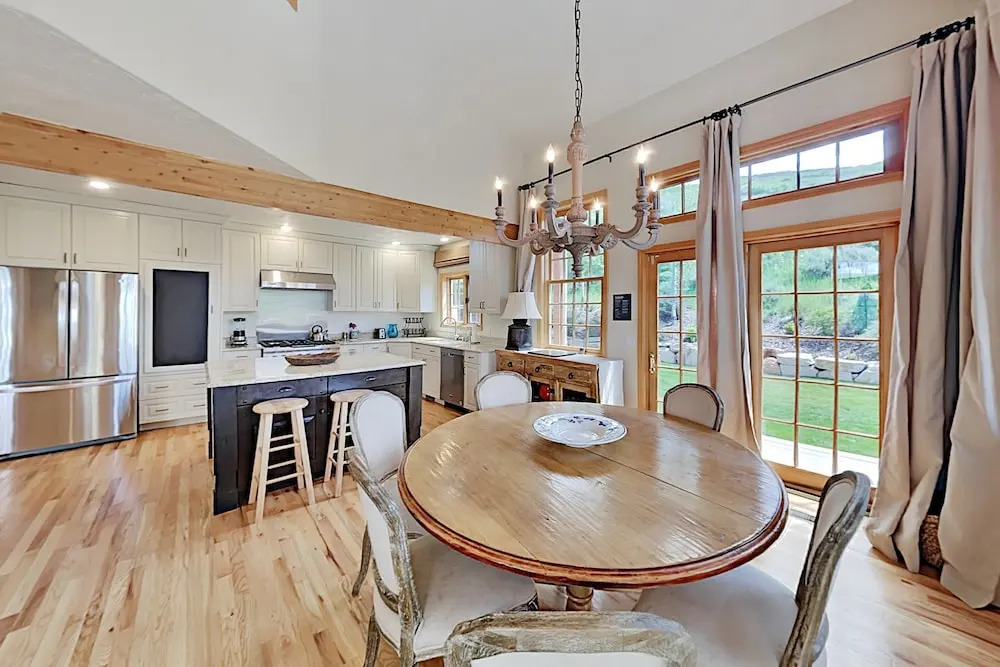 Jeremy Ranch : Hot Tub, Garage & 2 Kitchens 5 Bedroom Home