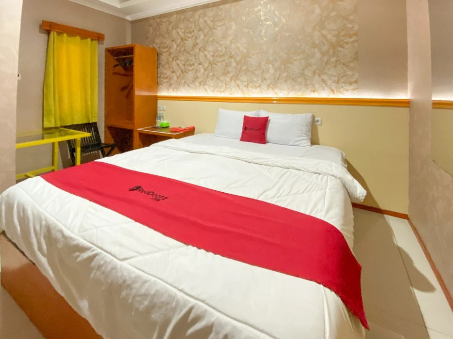RedDoorz at The Canal Homestay Probolinggo