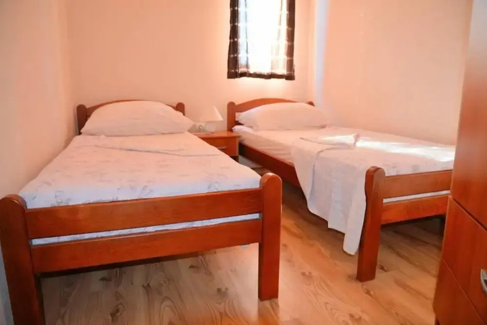 Lovely 2-bed Apartment in Vinisce, Close to Beach
