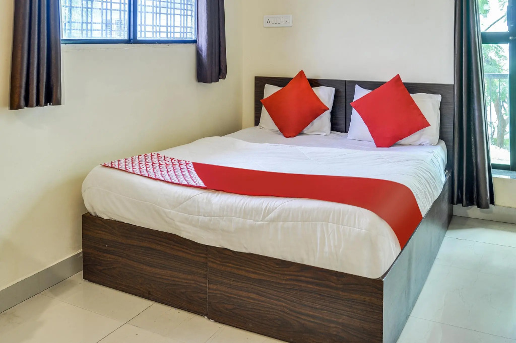 OYO Flagship 73256 Hotel Dhanyadhara Residency