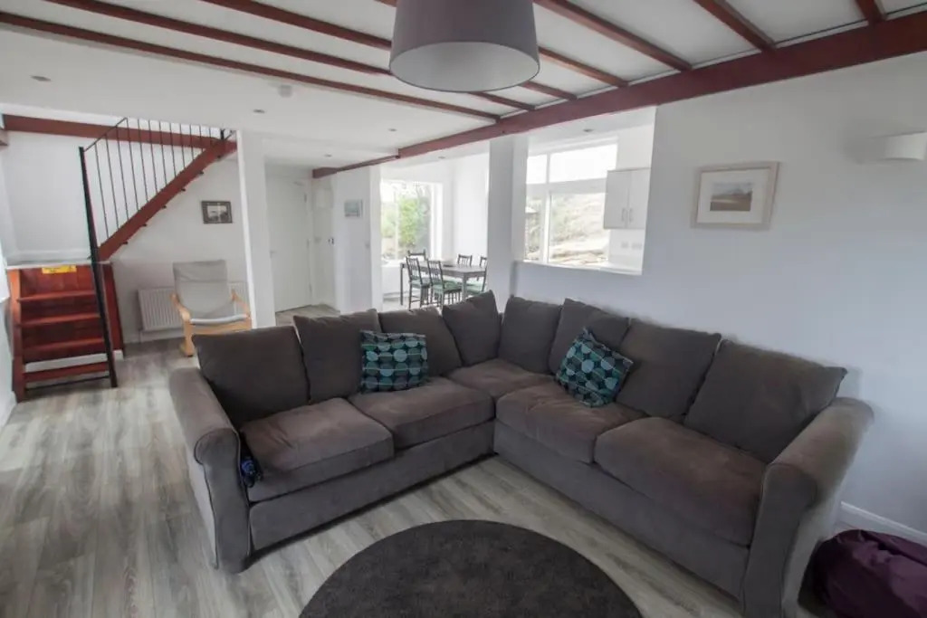 Cosy 3 bedroom seaside cottage