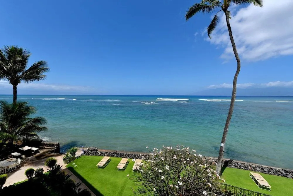 Kahana Reef 303 by RedAwning