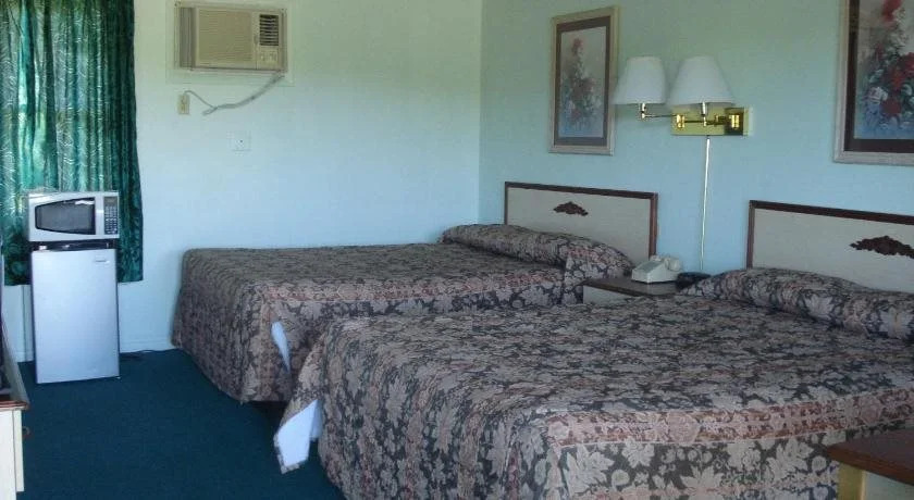 Thruway Holiday Motel