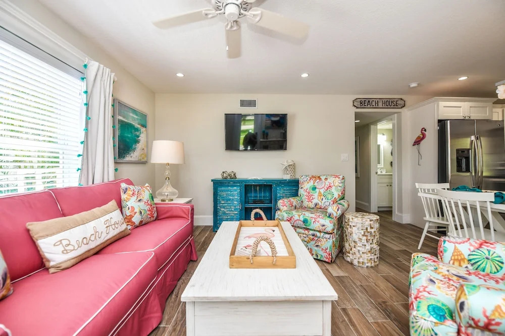 Sea Breeze - Pet Friendly, Located in Siesta Key Village, Steps to Siesta Key Beach