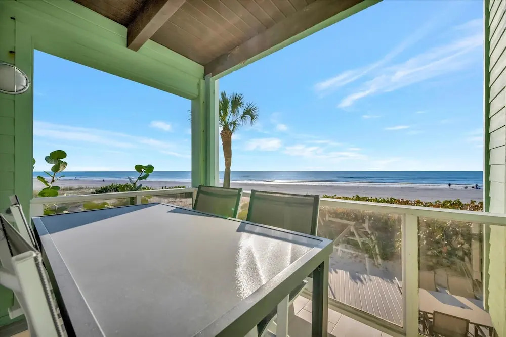 Beachfront Ocean Views Balcony Condo Sleeps 8