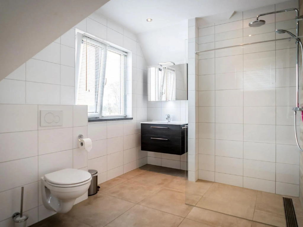 Luxury villa with 3 bathrooms, not far from the sea on Texel