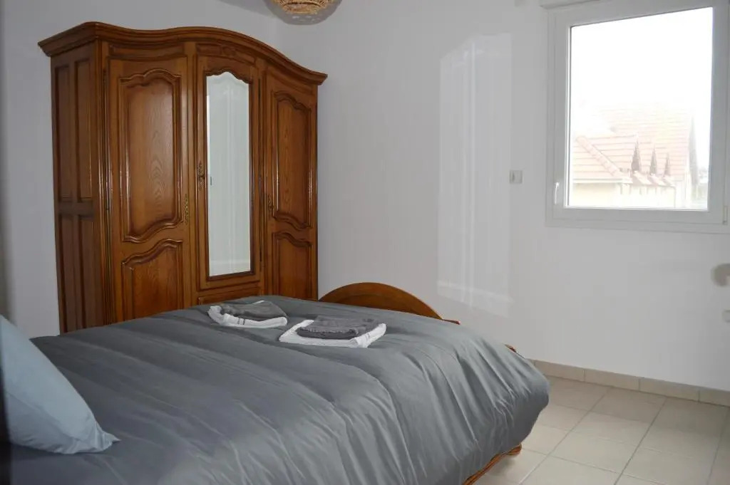 Appartement spacieux avec balcon - à 50m de la plage