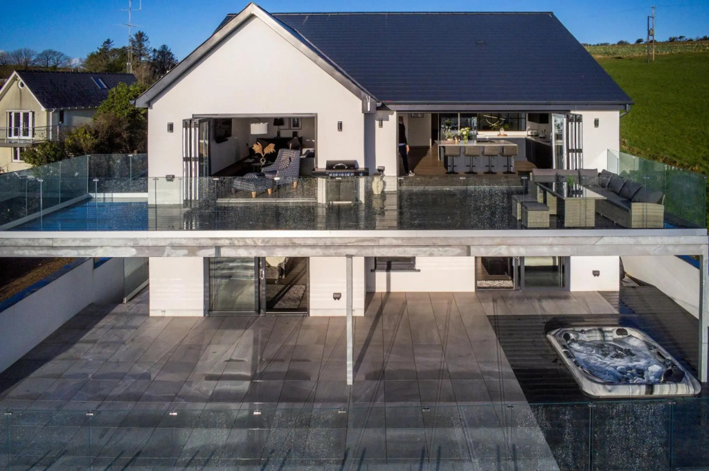 Sunrise - 5 Bedroom Holiday Home - Pendine