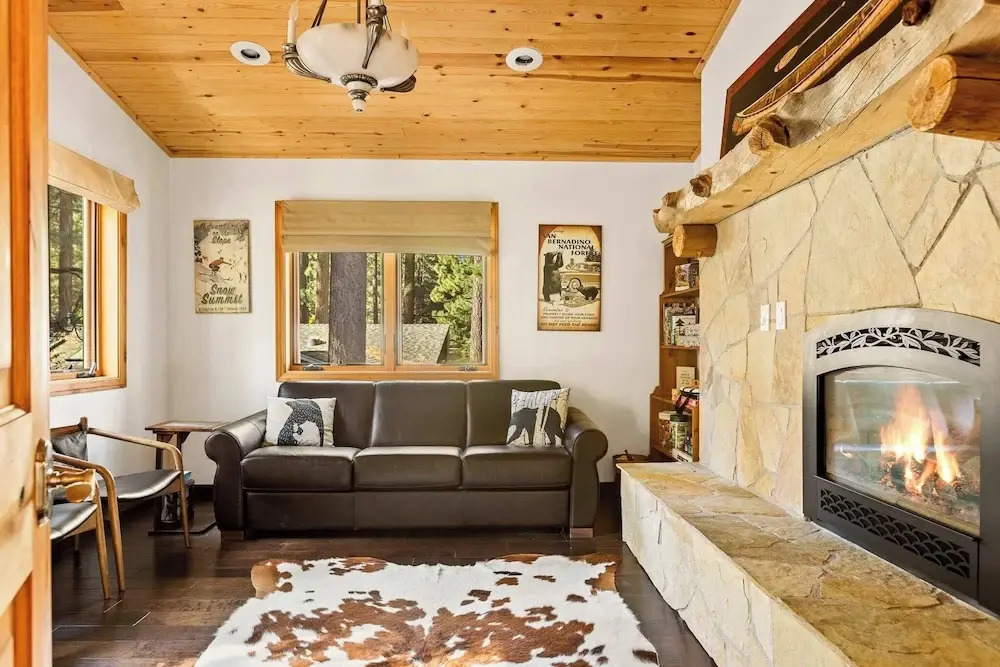 Summit Pine Lodge 4 BDR Minutes From Bear Lake!