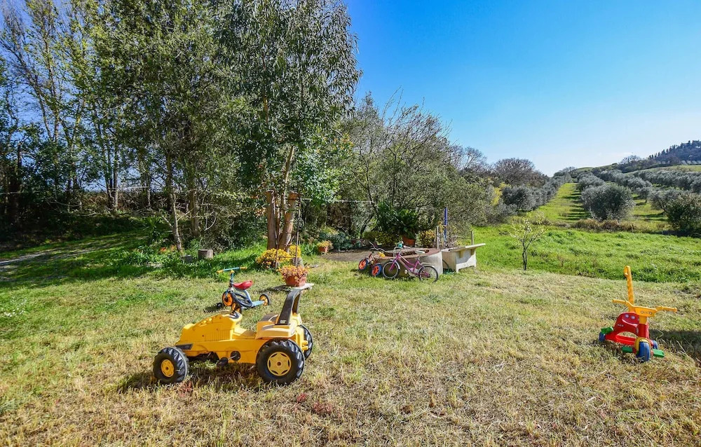 Beautiful Home in Cinigiano With 2 Bedrooms