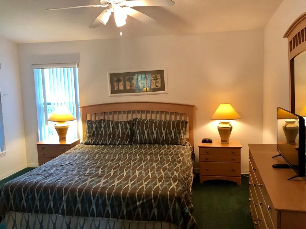Three Bedroom Condo - 8841 GP - Vusa