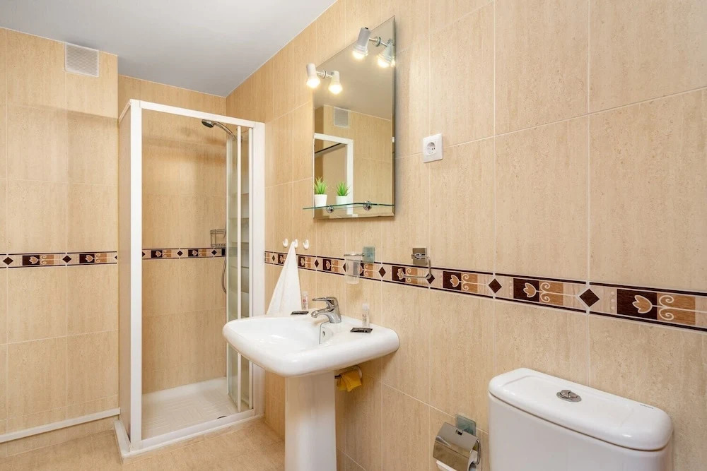 Stunning flat with open pool