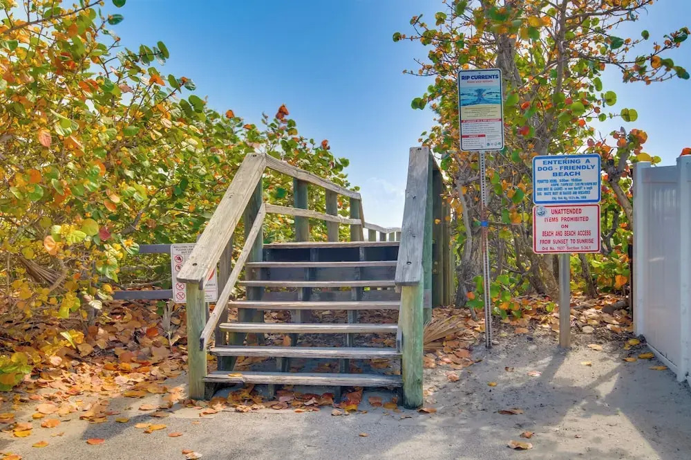 Walk to Beach: Dog-friendly Gem in Cocoa Beach!