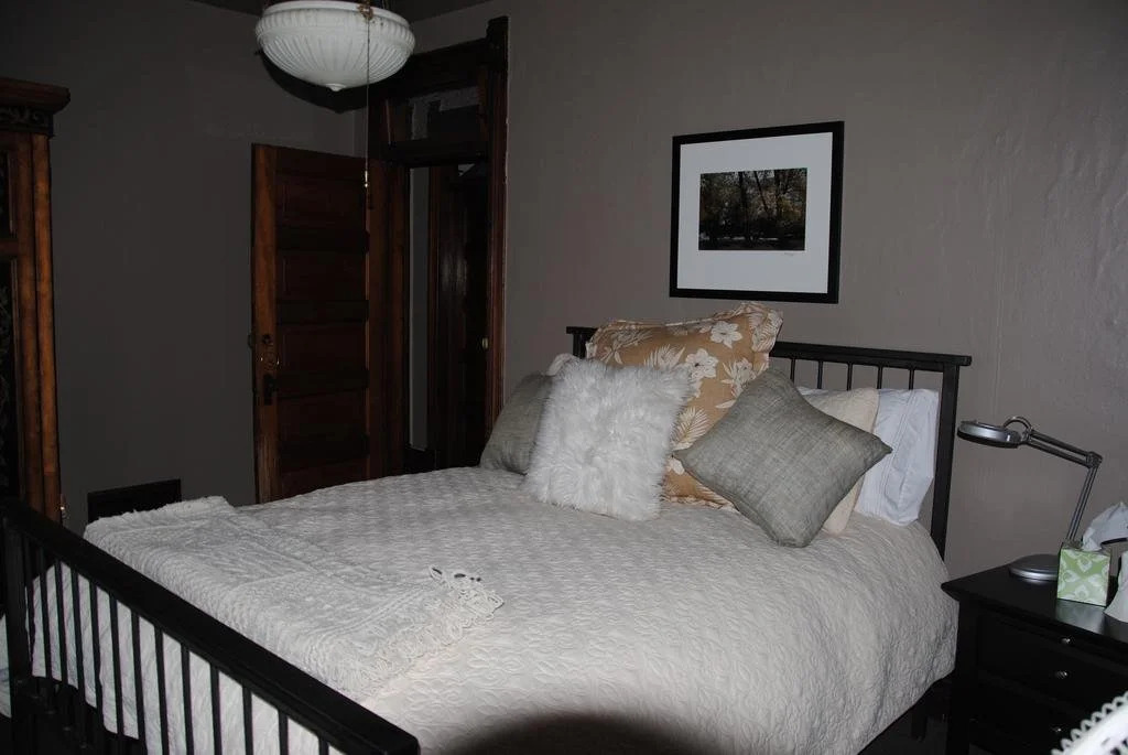 Off Broadway B & B