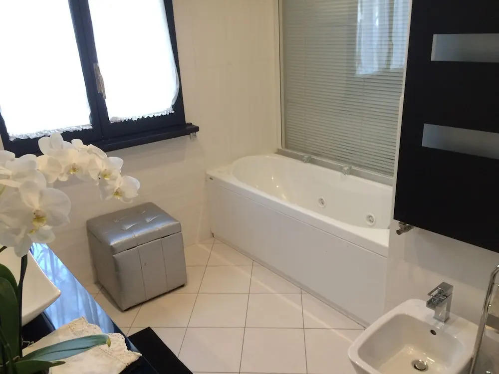 Superior 5 BD & BR Apt in Vatican Area