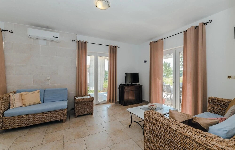 Amazing Home in Dobropoljana With 6 Bedrooms and Outdoor Swimming Pool