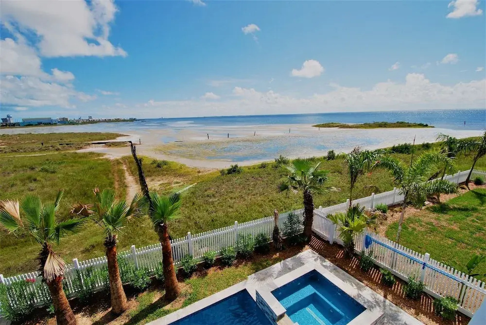 Kite One - Private Bayside Home With Pool And Hot Tub 4 Bedroom Home by RedAwning