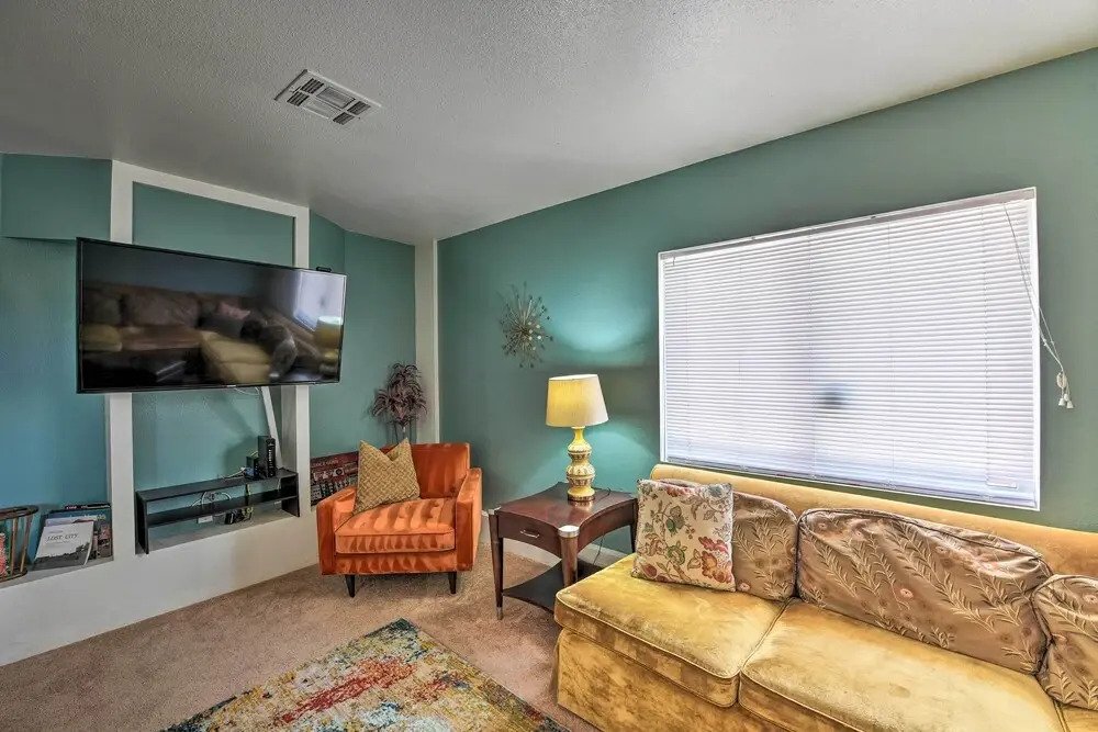 Vintage Las Vegas Oasis < 3 Mi to the Strip!