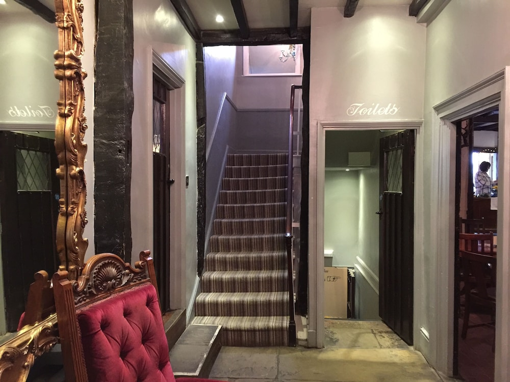 The Leicester Arms