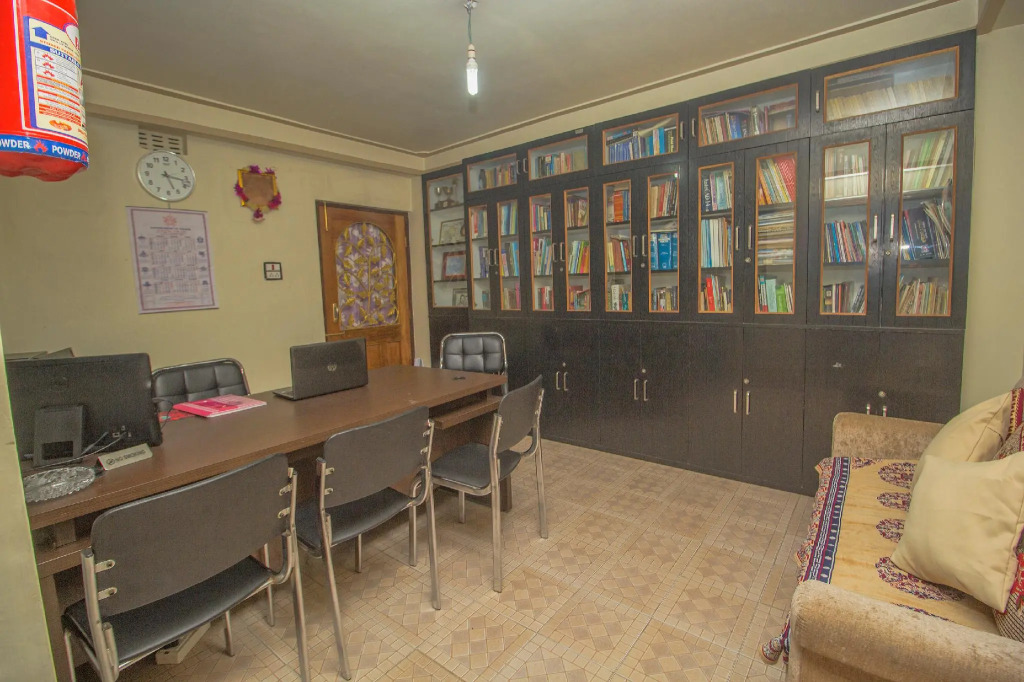 Townhouse OAK Hotel Regal Residency