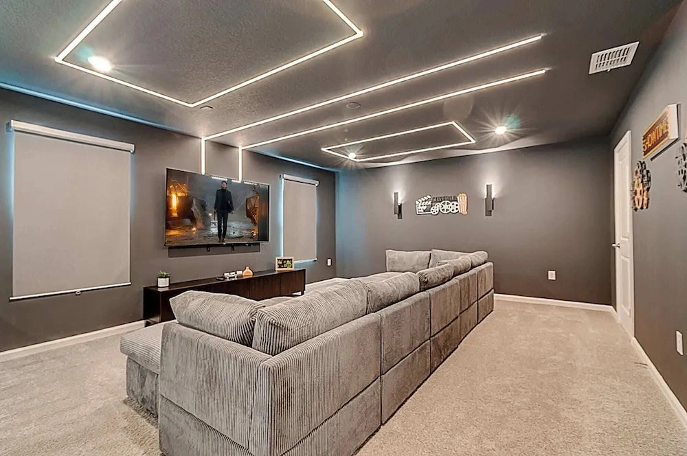 Luxury Family Getaway in Orlando w/ Private Pool & Games