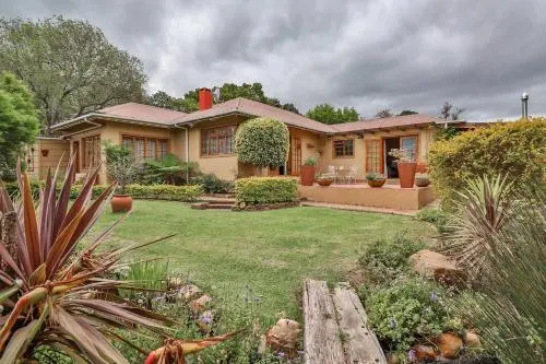 Two Oaks B&B