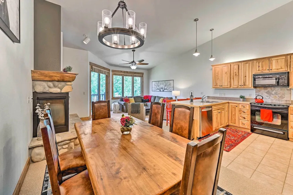 Gorgeous Steamboat Townhome: Shuttle to Ski Resort