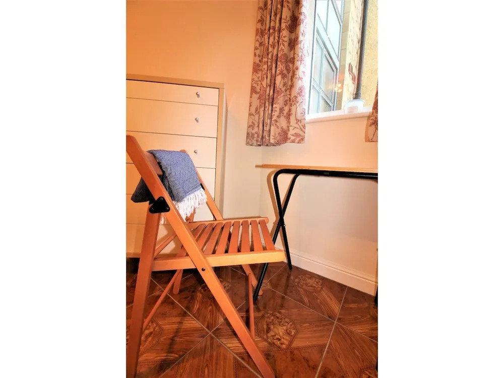Charming 2BR Flat for 6 In Historic Old Town