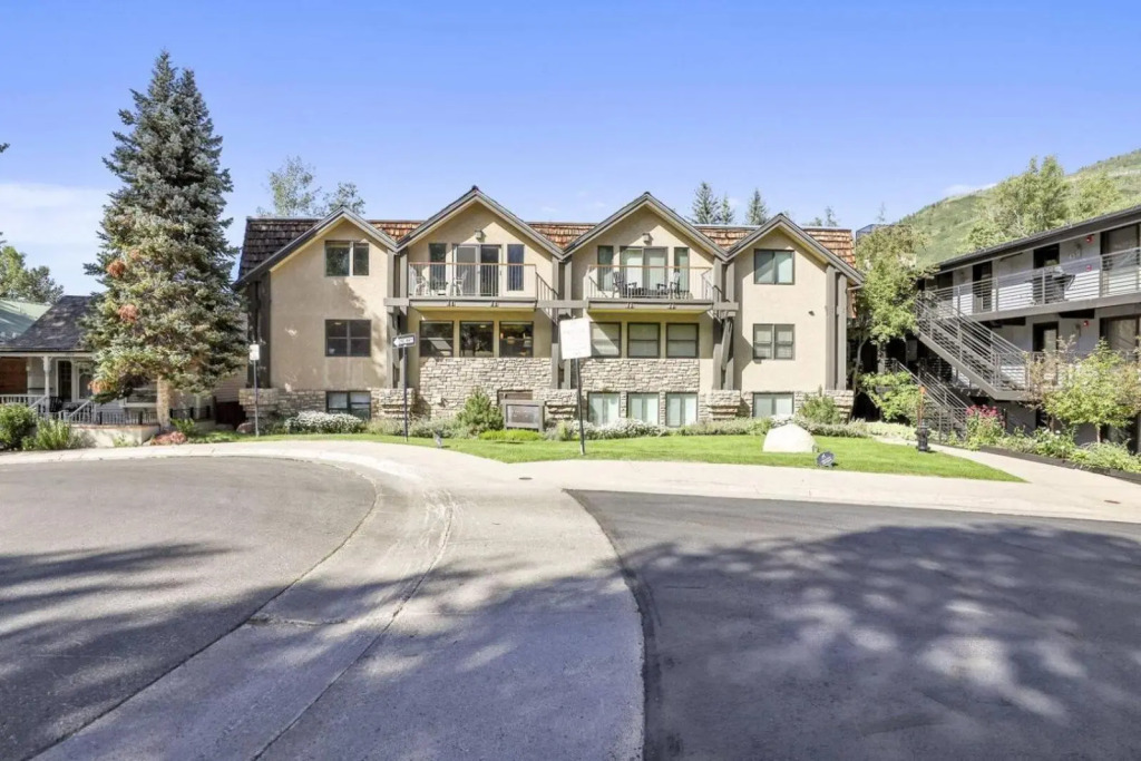 Premier 2 Bedroom Downtown Aspen Condo Just 100 Yards From the Gondola, High End Shopping, Dining and Entertainment