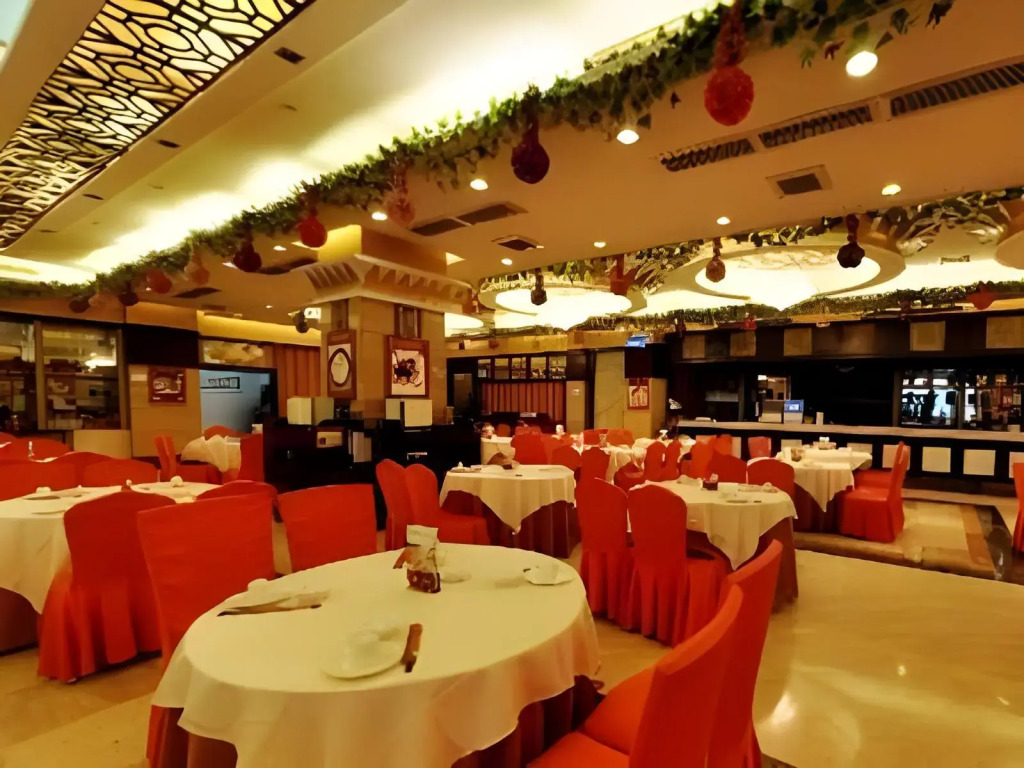 Vienna Hotel Shenzhen Pinghu Center Metro Station