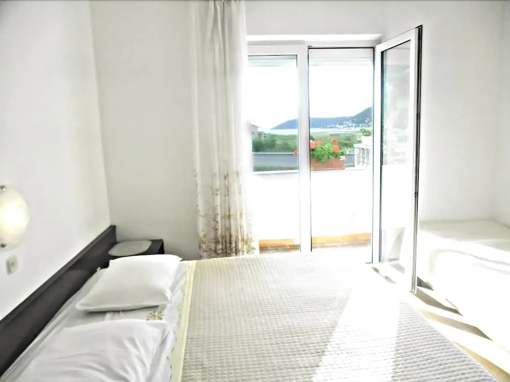 Apartments Josip / Three Bedrooms A1
