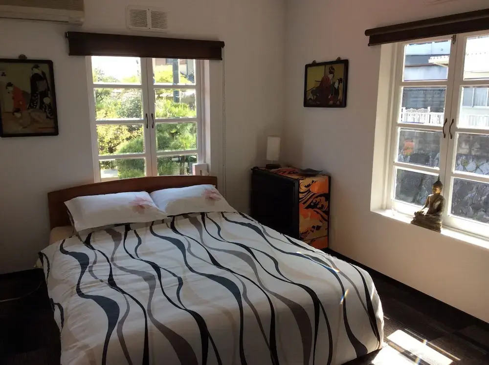 Jonni`s Place