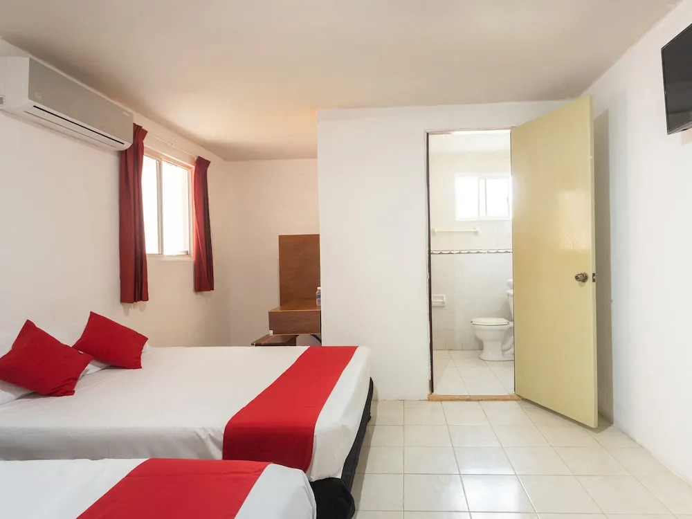 HOTEL LOS CEDROs