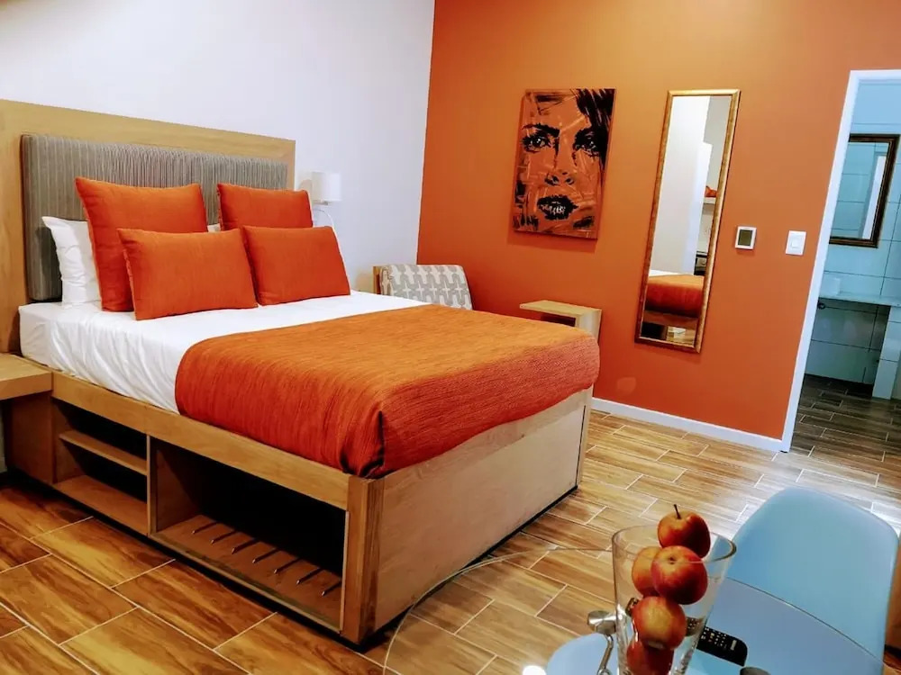 Urban Oasis Aparthotel