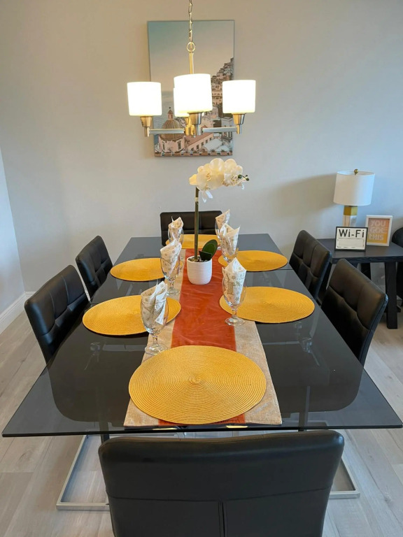 Grand Executive 3BD Condo Apartment Near Disney Parks 4