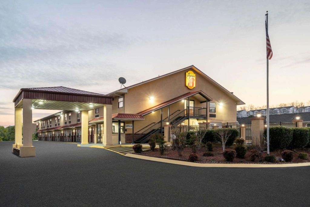 Super 8 by Wyndham Cleveland