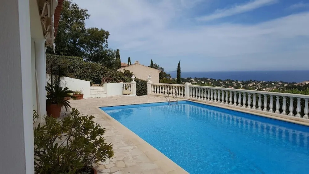Ferienhaus Lei Sambro, familienfreundlich, Pool und toller Meerblick, ruhig gelegen by Riviera HomeLife