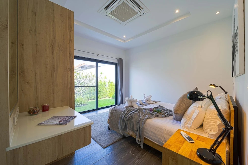 Modern 3 Bedroom Private Pool Villa ML7