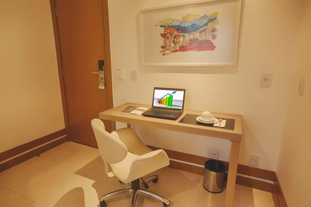 FLAT NO ATHOS BULCÃO HOTEL, 14º ANDAR, VISTA DA CIDADE, AO LADO DA ESPLANADA DOS MINISTÉRIOS E DO ESTÁDIO MANÉ GARRINCHA, SMART TV, WI-FI, PISCINA, ACADEMIA, ESTACIONAMENTO GRÁTIS, DE FRENTE AO BRASÍLIA SHOPPING By REI DOS FLATS