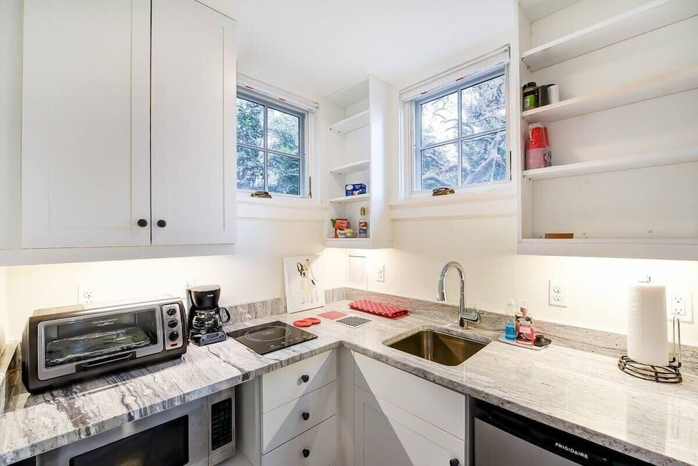 New Luxe Studio Cleveland Park Near Zoo