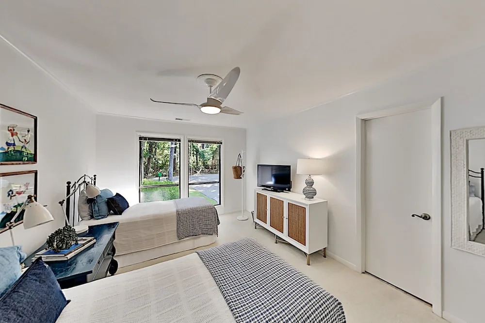 New Listing! All-Suite Harbour Town Gem Near Beach Home