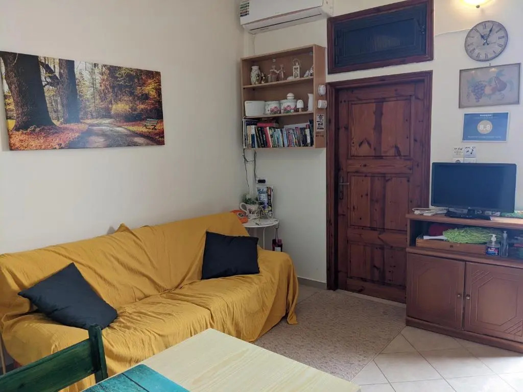 2-Bedroom Blue & White House with Garden and Beach