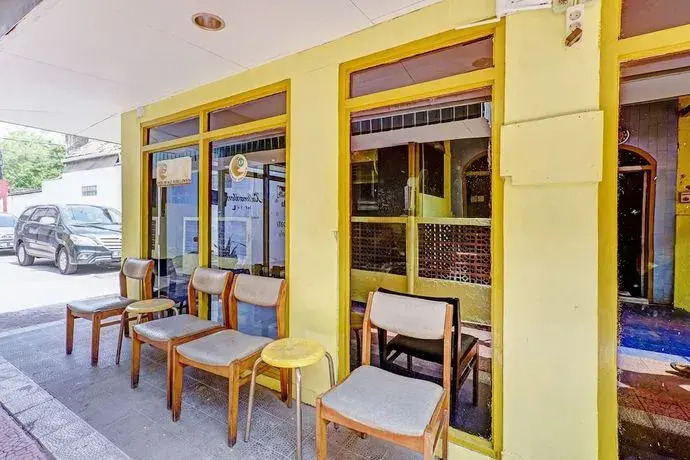 OYO Flagship 90717 Hotel Kalimantan Surabaya