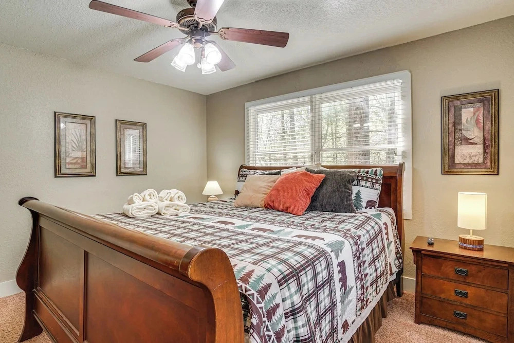 Luxe Helen Gem W/hot Tub + Pool Access