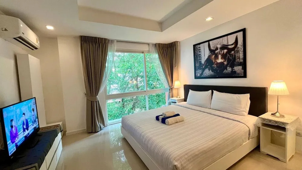 6-58 - 2 Bdr Spacious Penthouse With Shared Pool