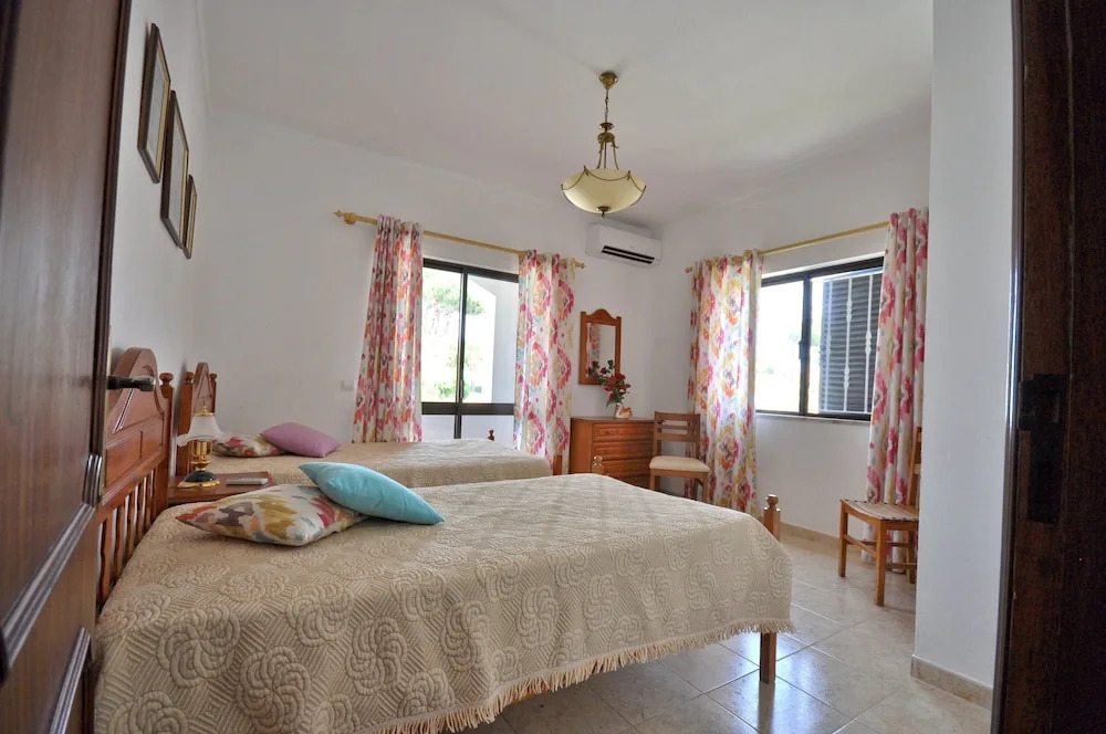 Spacious 4 Bedroom Villa Located in its own Grounds, With Private Pool and Bbq
