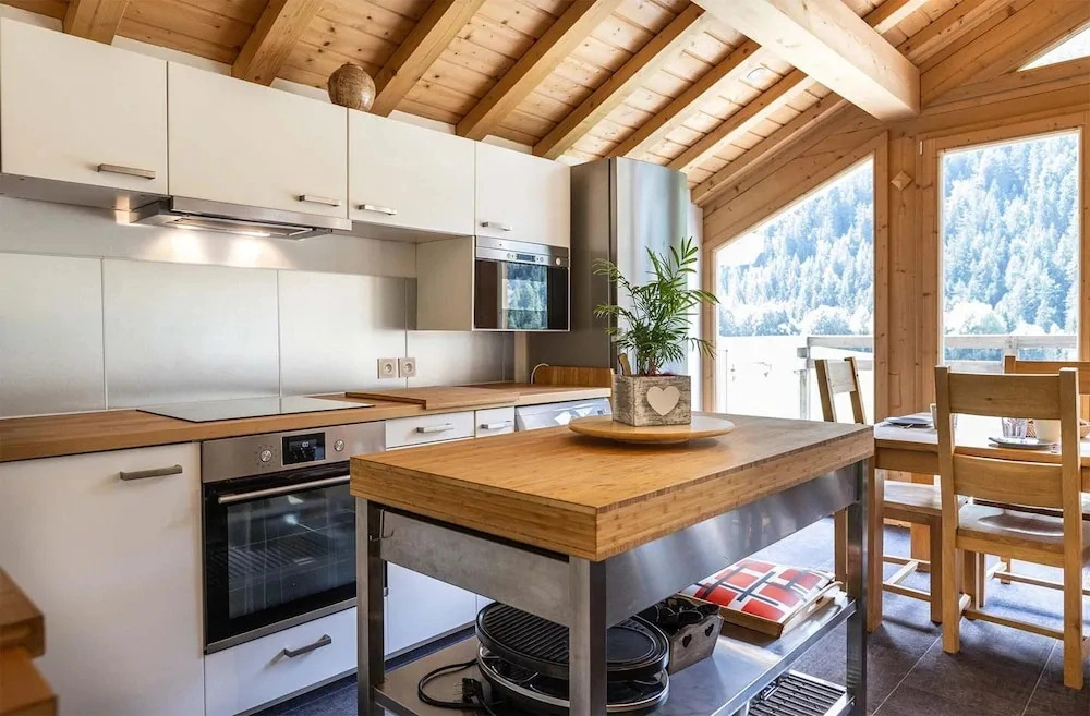 Chalet in Vanoise With Spa and Stunning Views