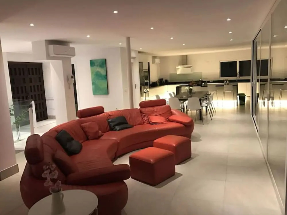 Luxury villa with heated pool for 12 to 14 people