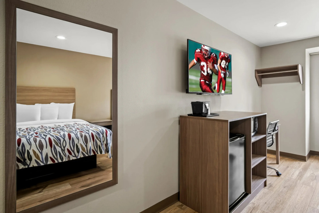 Red Roof Inn & Suites Euless - DFW Airport Southwest